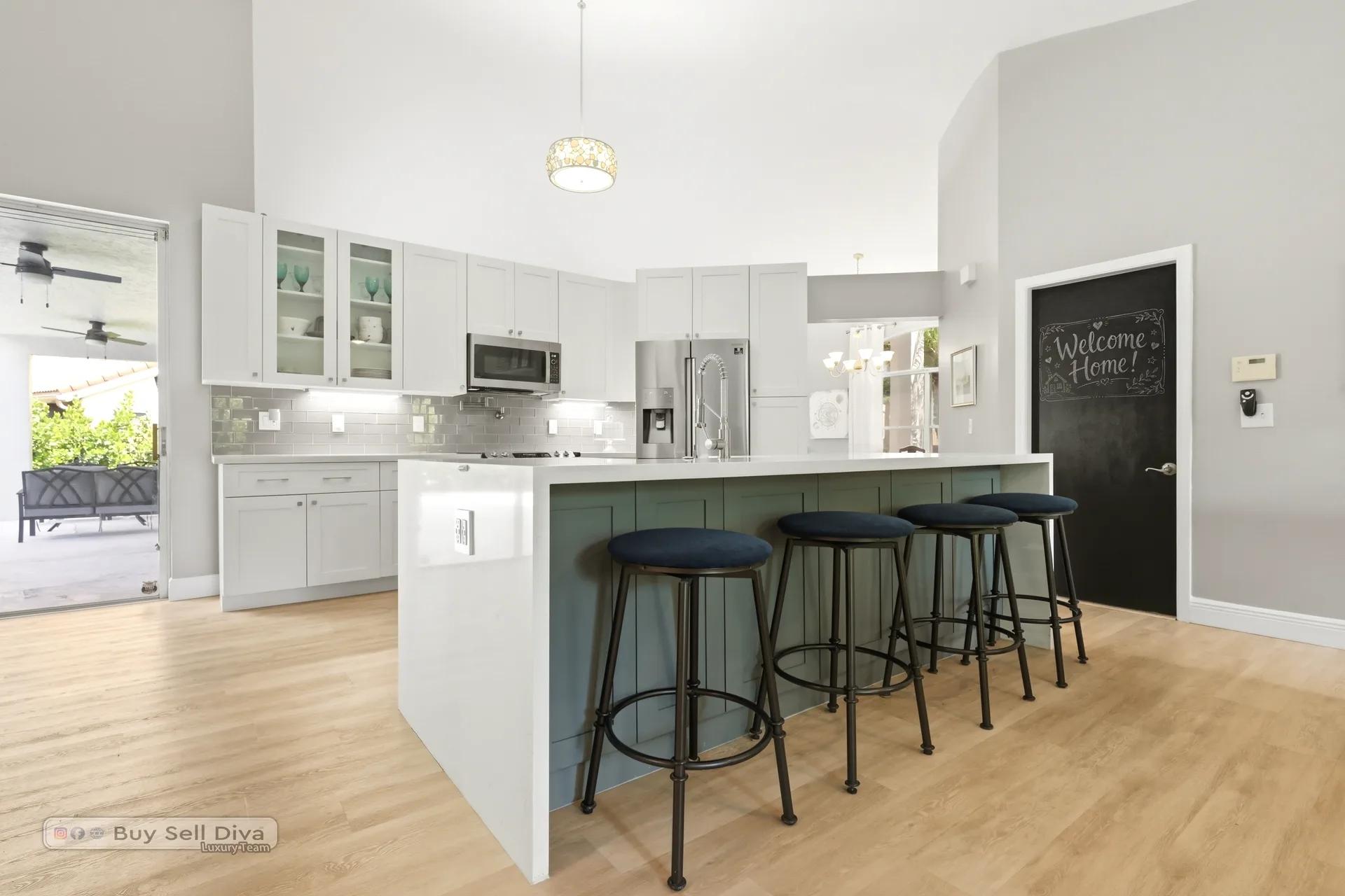 Kitchen island with waterfall quartz countertop and seating for four